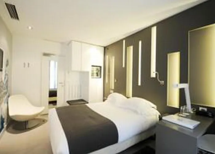 Arc De Triomphe EtoileHotel Parigi